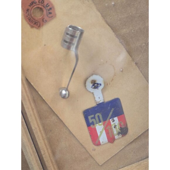 Vintage Shadow Box With Rustic Memorabilia Including Lace Key Button Sewing Noti - Picture 10 of 14